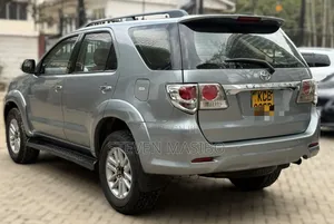 Toyota Fortuner 2.5 D AWD 2014 Silver