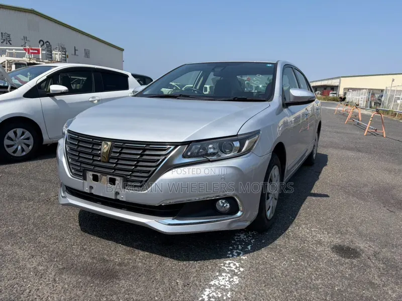Toyota Premio 2019 Silver