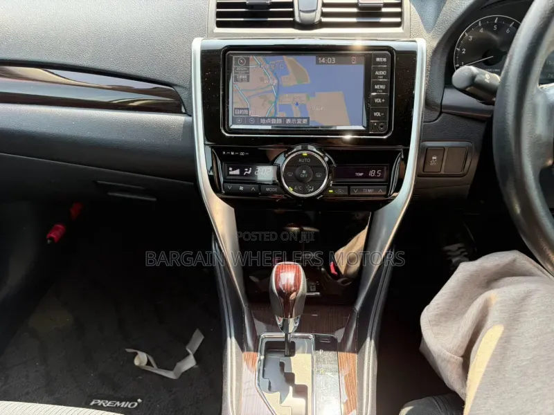 Toyota Premio 2019 Silver