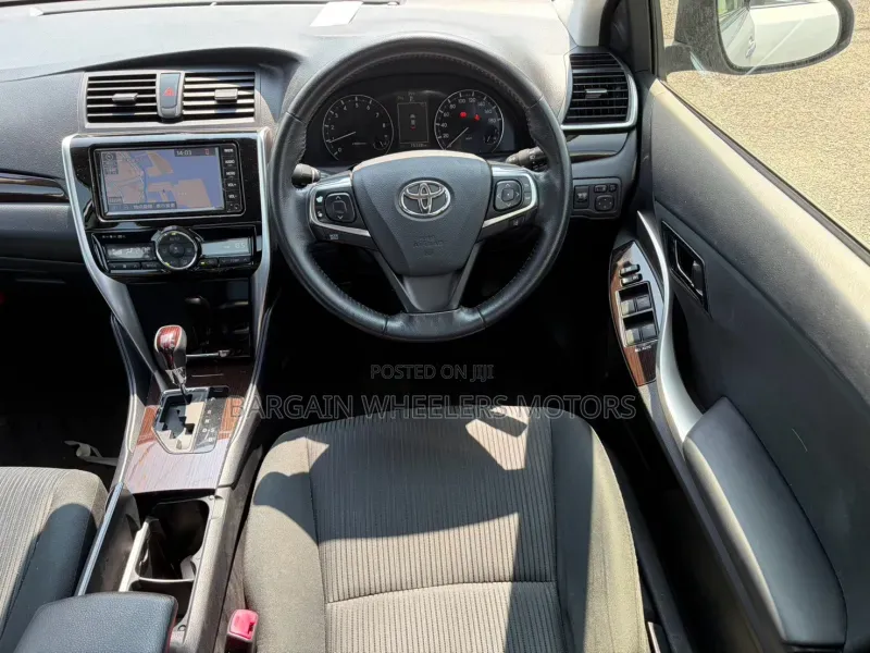 Toyota Premio 2019 Silver