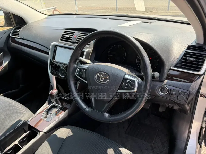 Toyota Premio 2019 Silver