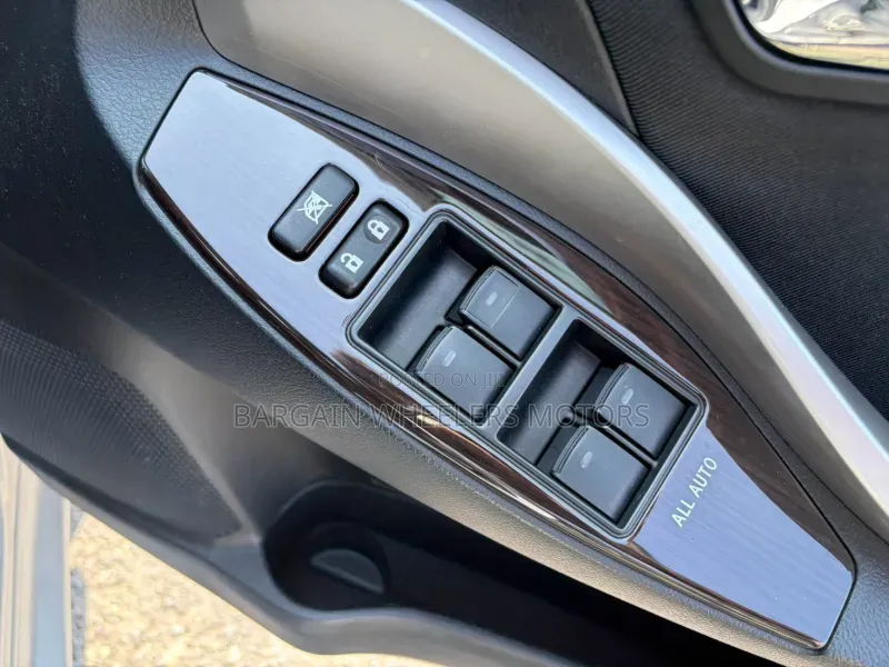 Toyota Premio 2019 Silver