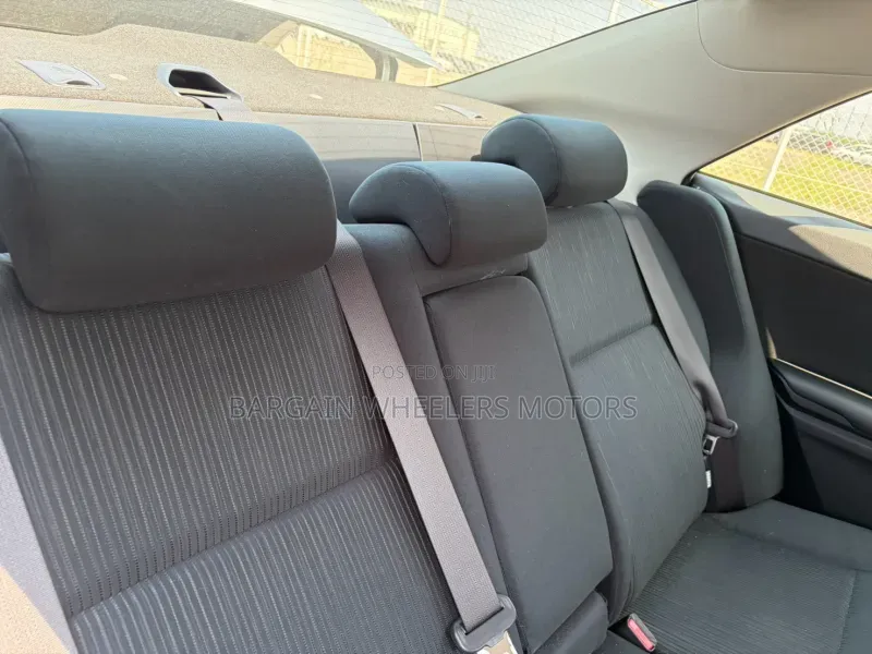 Toyota Premio 2019 Silver