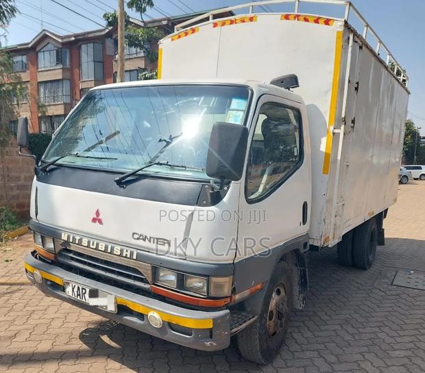 Mitsubishi Canter 4d32 2009 White - main view