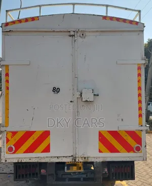 Mitsubishi Canter 4d32 2009 White