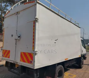 Mitsubishi Canter 4d32 2009 White