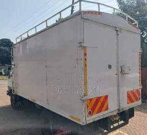 Mitsubishi Canter 4d32 2009 White