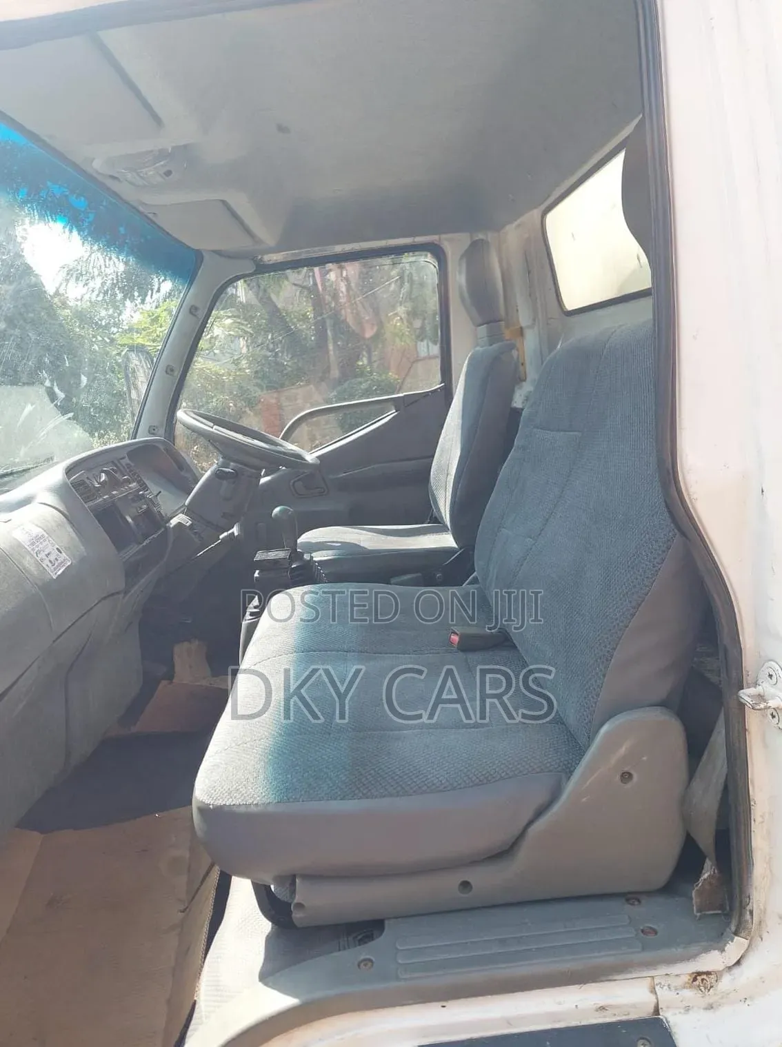 Mitsubishi Canter 4d32 2009 White