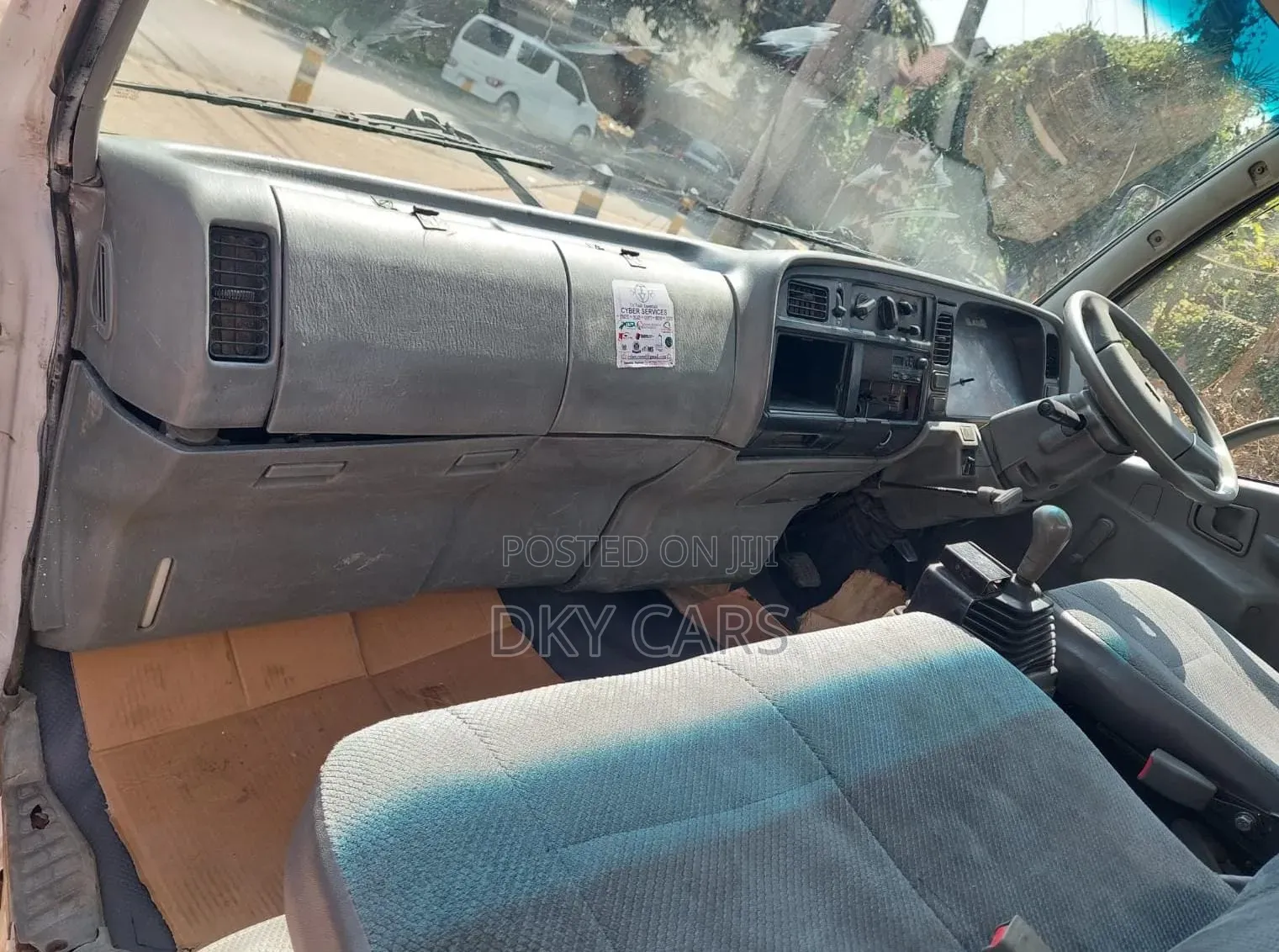 Mitsubishi Canter 4d32 2009 White