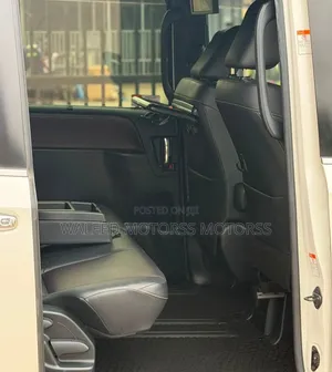Toyota Esquire 2.0 FWD (7 seater) 2019 White