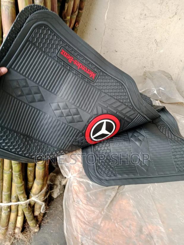 Merceds Antislip Diamond Honeycomb Texturized Grip Floor Mats - thumbnail 2