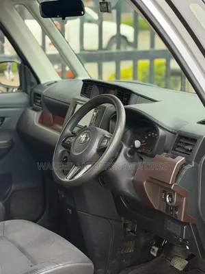 Toyota Roomy 2019 Silver