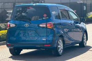 Toyota Sienta 2019 Blue