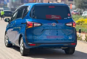 Toyota Sienta 2019 Blue