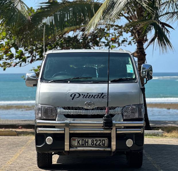 Toyota HiAce 2015 Silver