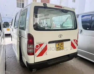 Toyota HiAce 2000 White