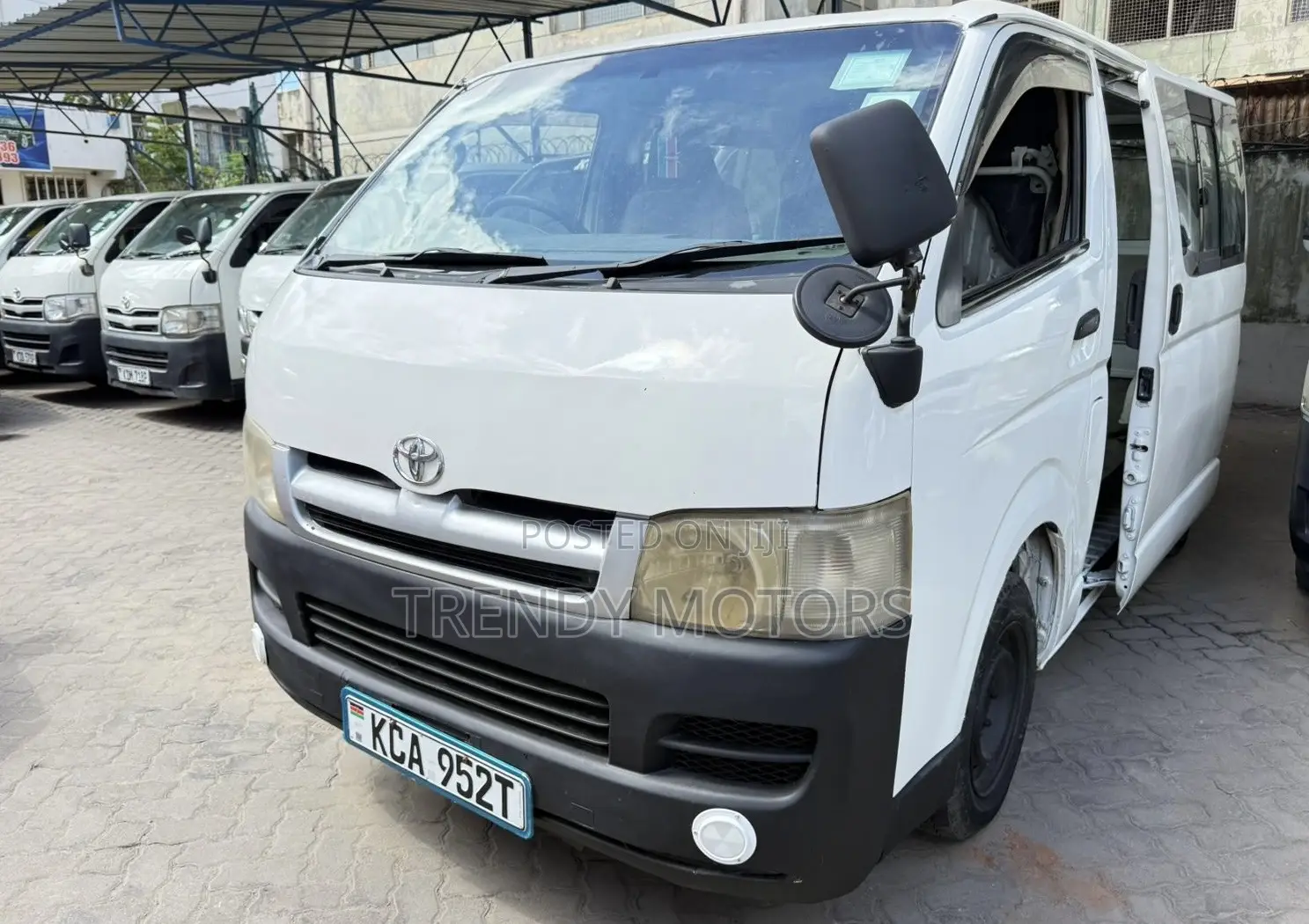 Toyota HiAce 2000 White