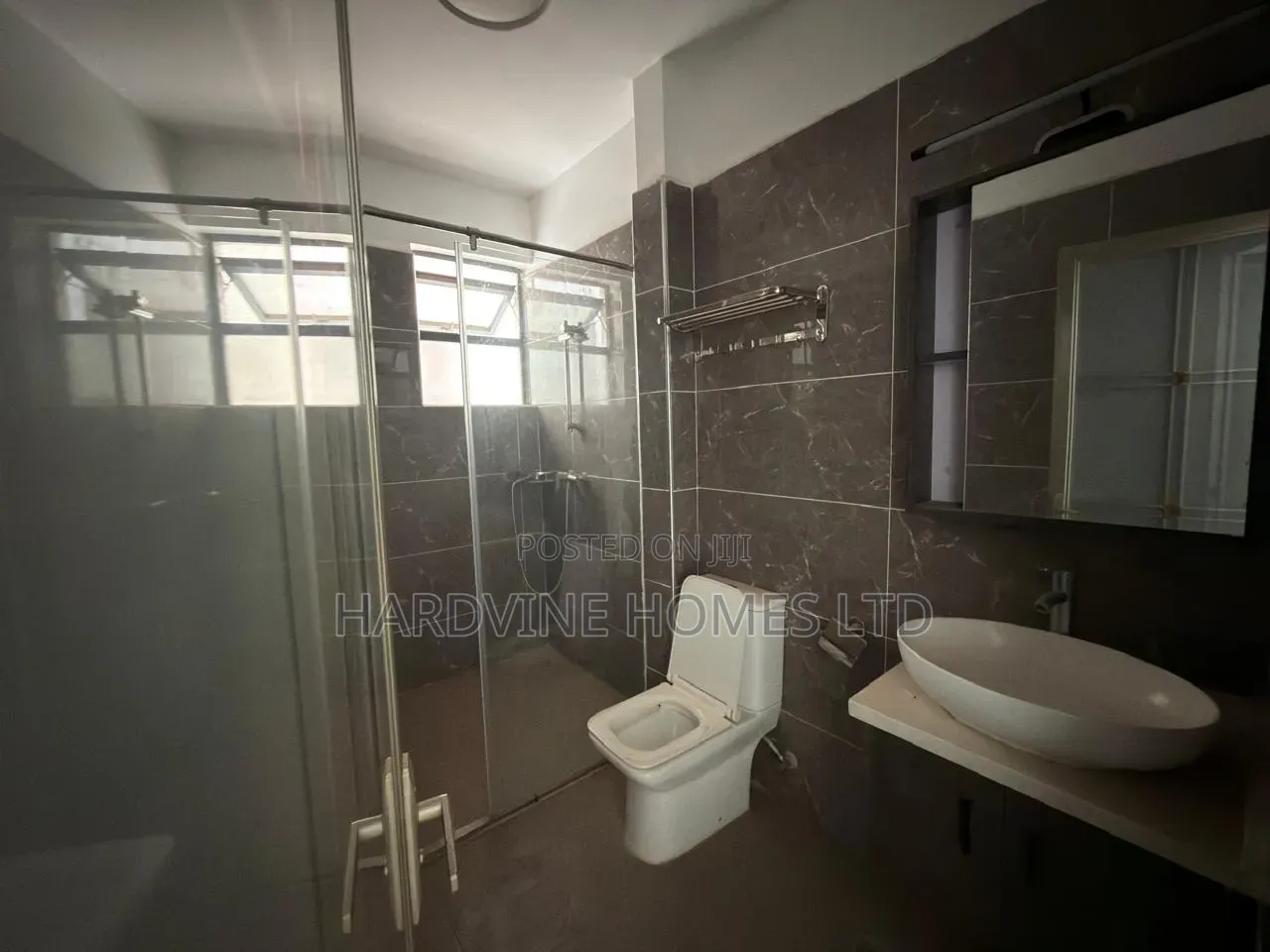 4bdrm Apartment in Valley Arcade for rent