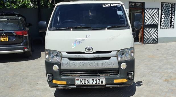Toyota HiAce 2016 White