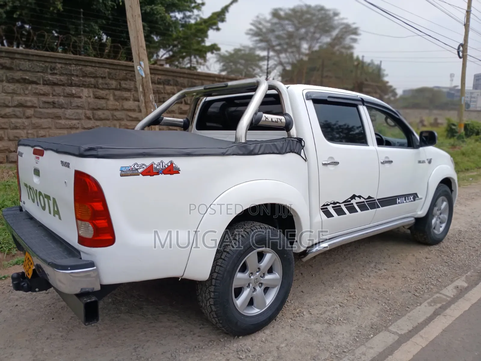 Toyota Hilux 2012 White