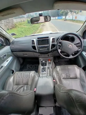 Toyota Hilux 2012 White