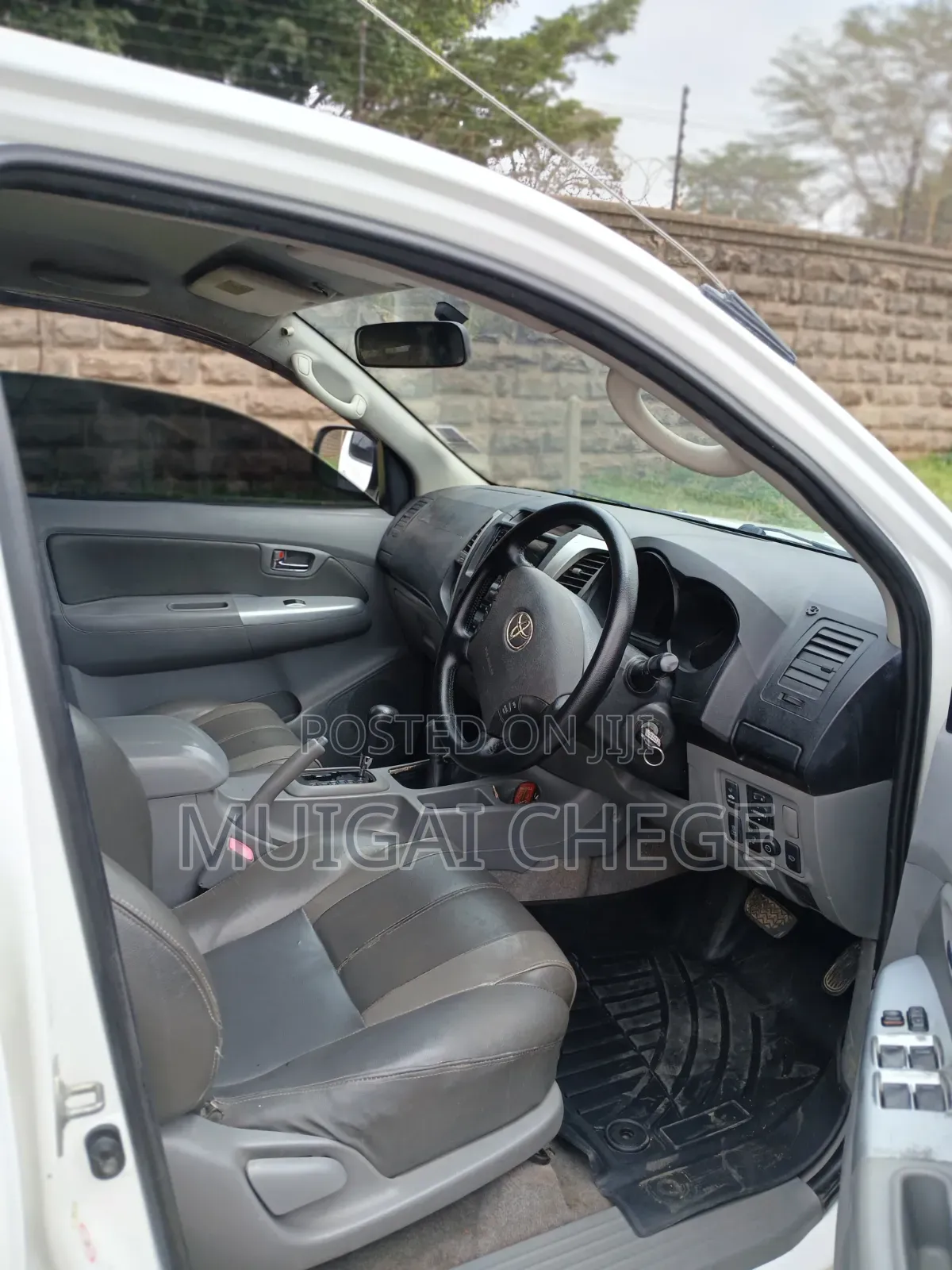 Toyota Hilux 2012 White