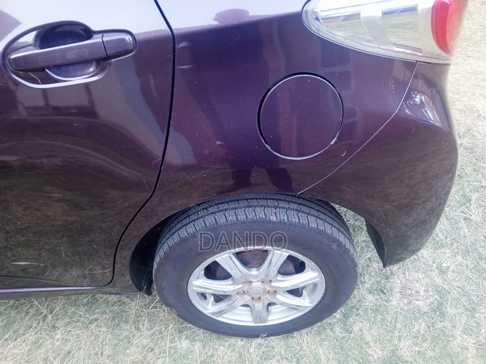 Toyota Ractis 2012 Maroon