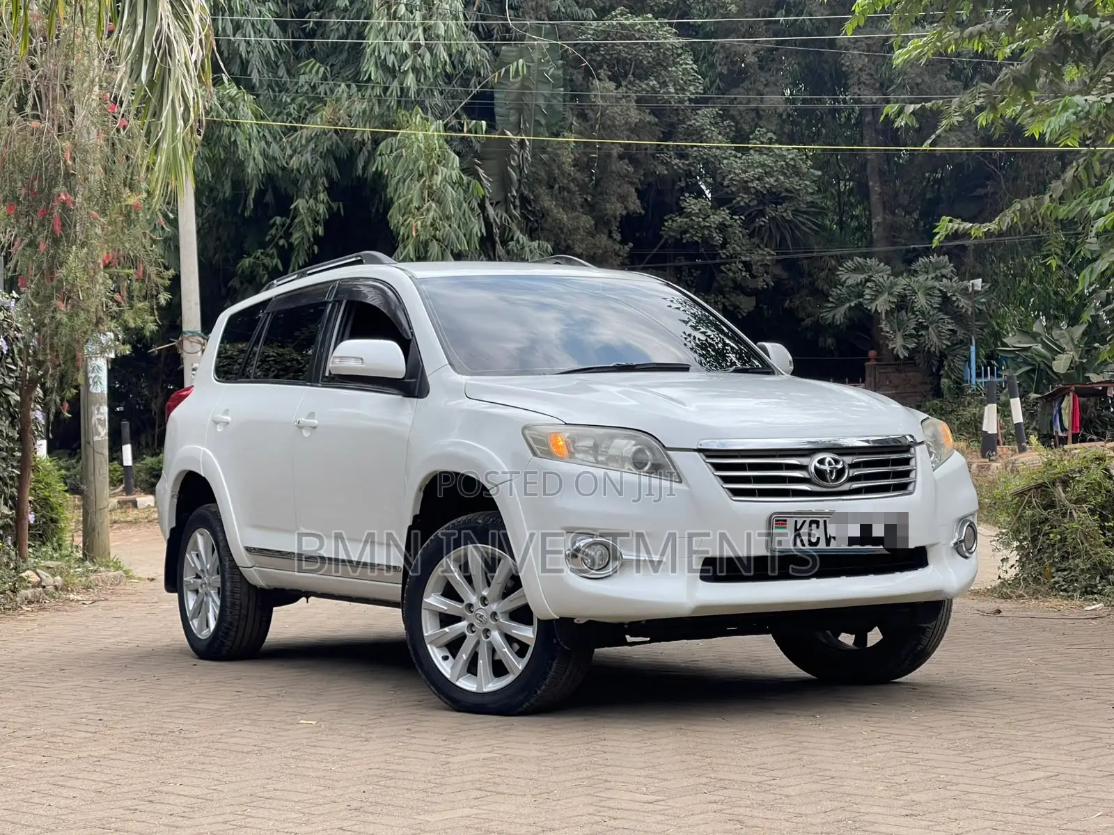 Toyota Vanguard 2012 White