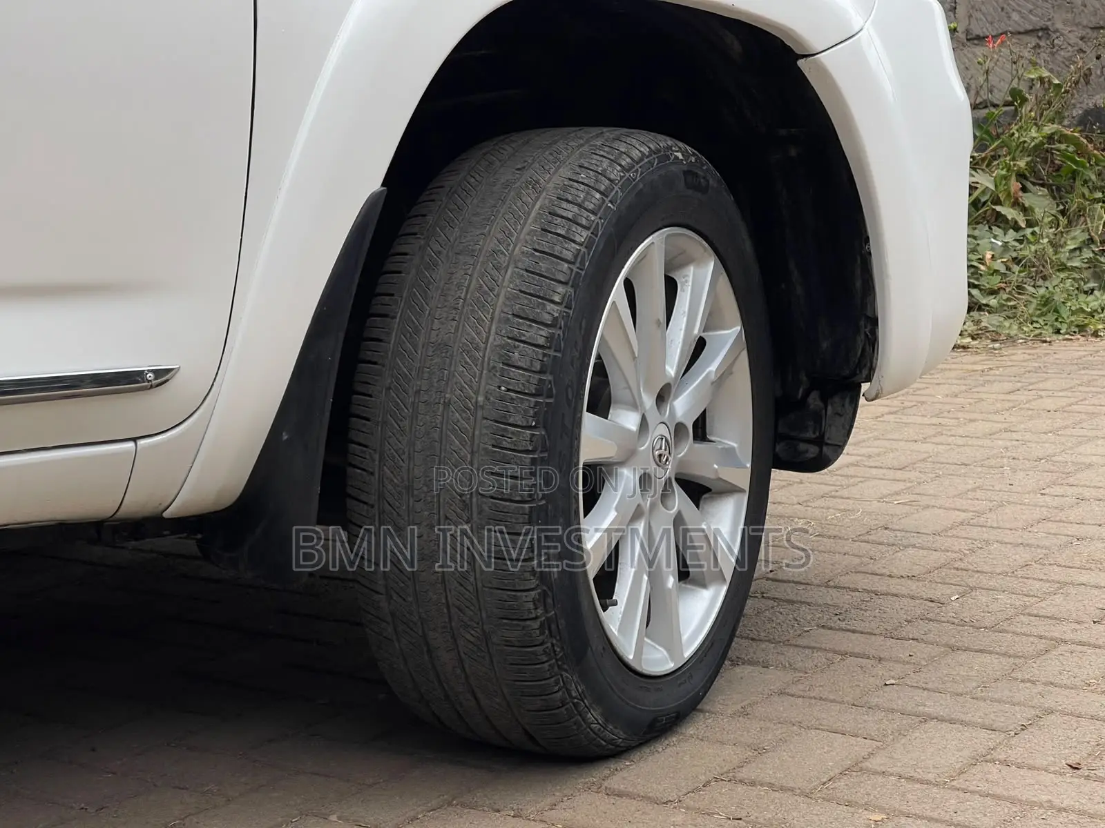 Toyota Vanguard 2012 White