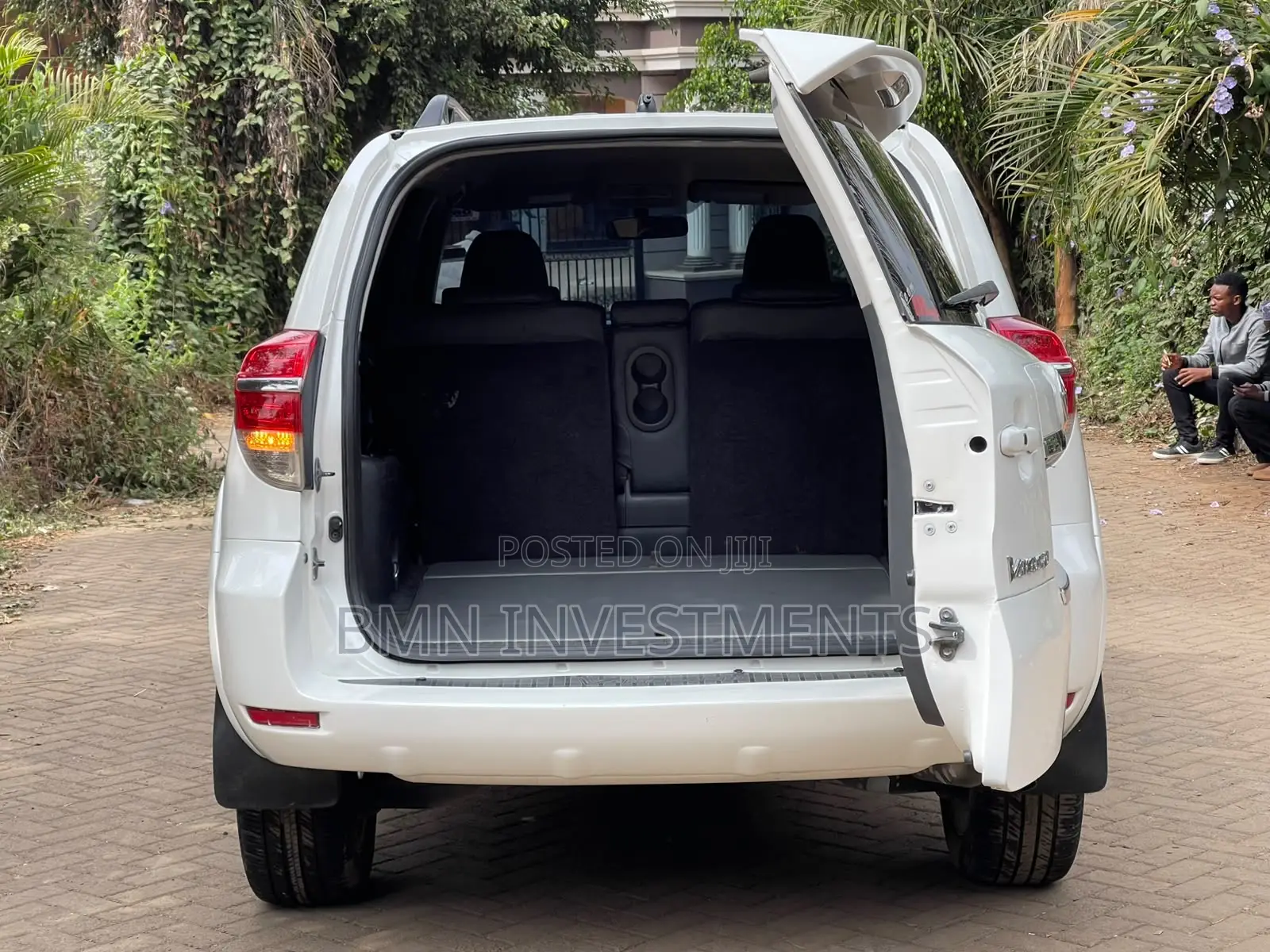 Toyota Vanguard 2012 White