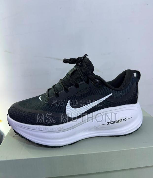 Nike ZoomX Vomero Plus / Invincible Shield Styles: 38-45 - thumbnail 2