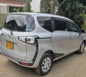 Toyota Sienta 2016 Silver