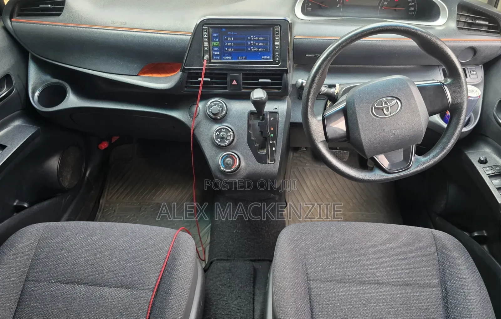 Toyota Sienta 2016 Silver