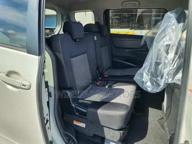 Toyota Sienta 1.5 Hybrid FWD 2019 White