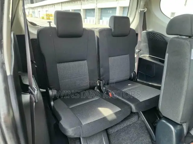 Toyota Sienta 1.5 Hybrid FWD 2019 White