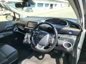 Toyota Sienta 1.5 Hybrid FWD 2019 White