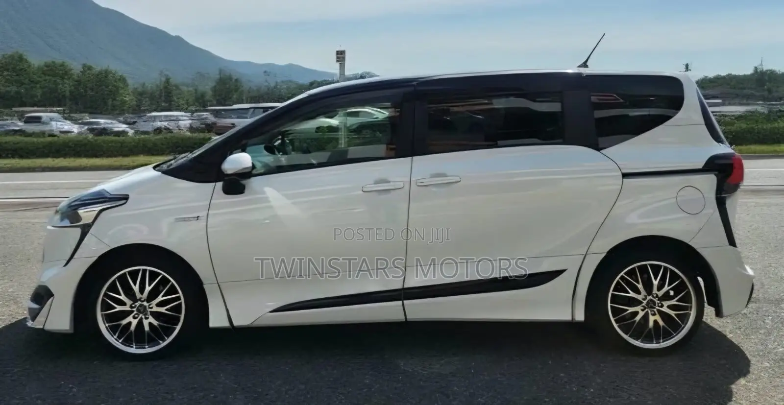 Toyota Sienta 1.5 Hybrid FWD 2019 White