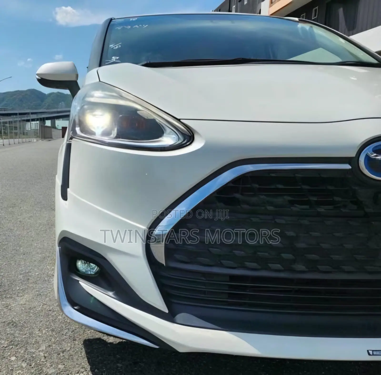 Toyota Sienta 1.5 Hybrid FWD 2019 White