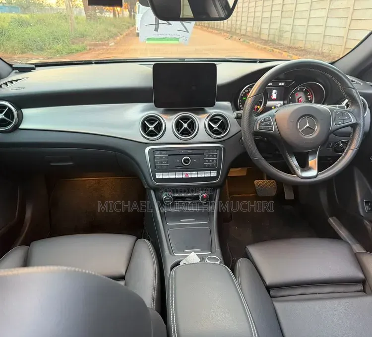Mercedes-Benz GLA-Class 2019 Black