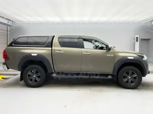 Toyota Hilux 2021 Gold