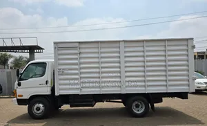 Hyundai Hd 2014 White