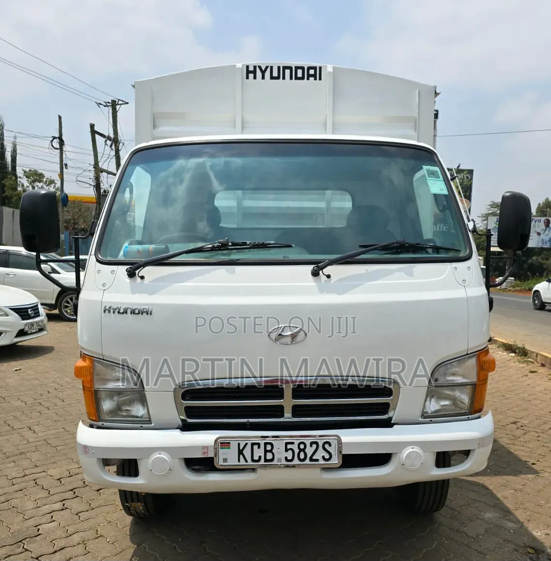 Hyundai Hd 2014 White