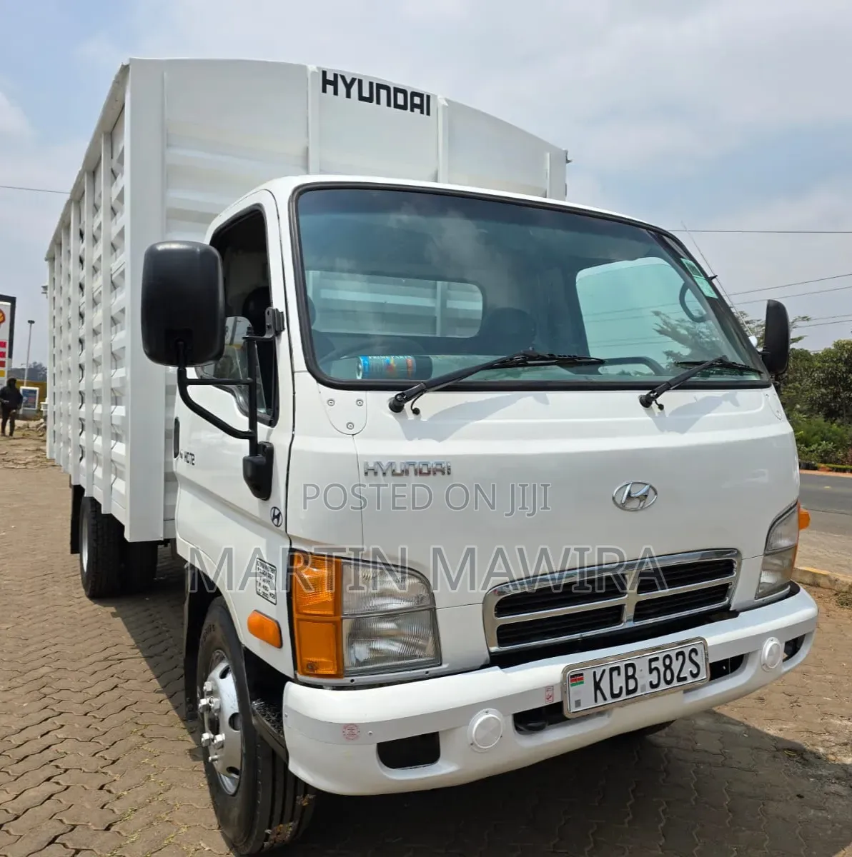Hyundai Hd 2014 White
