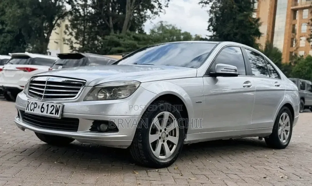 Mercedes-Benz C180 2011 Silver