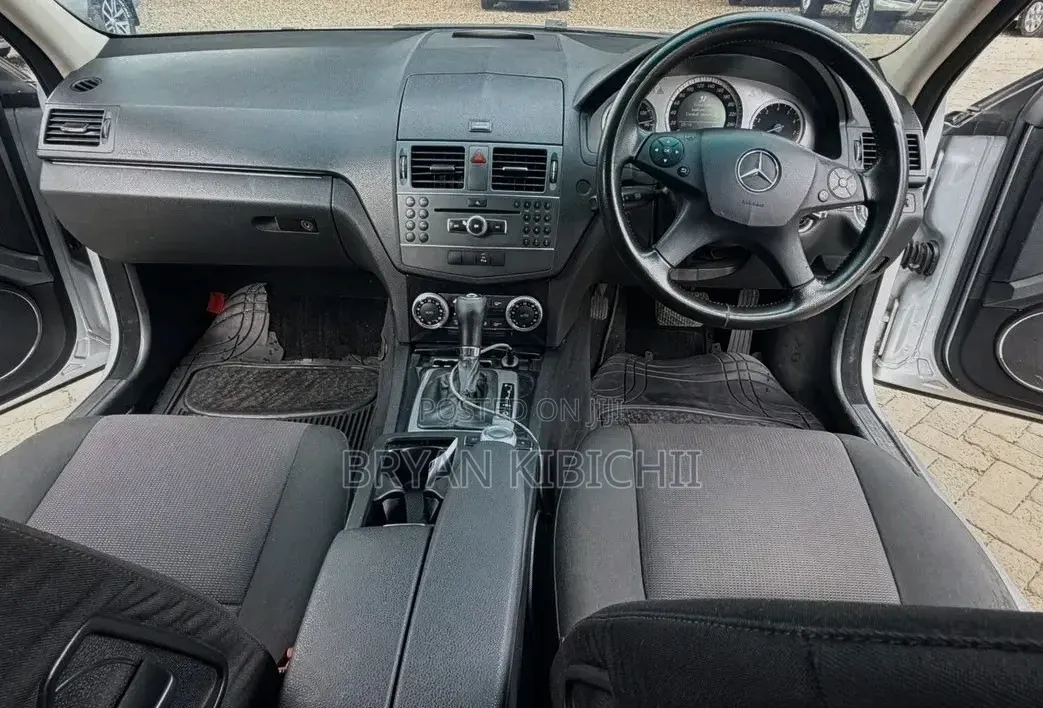 Mercedes-Benz C180 2011 Silver