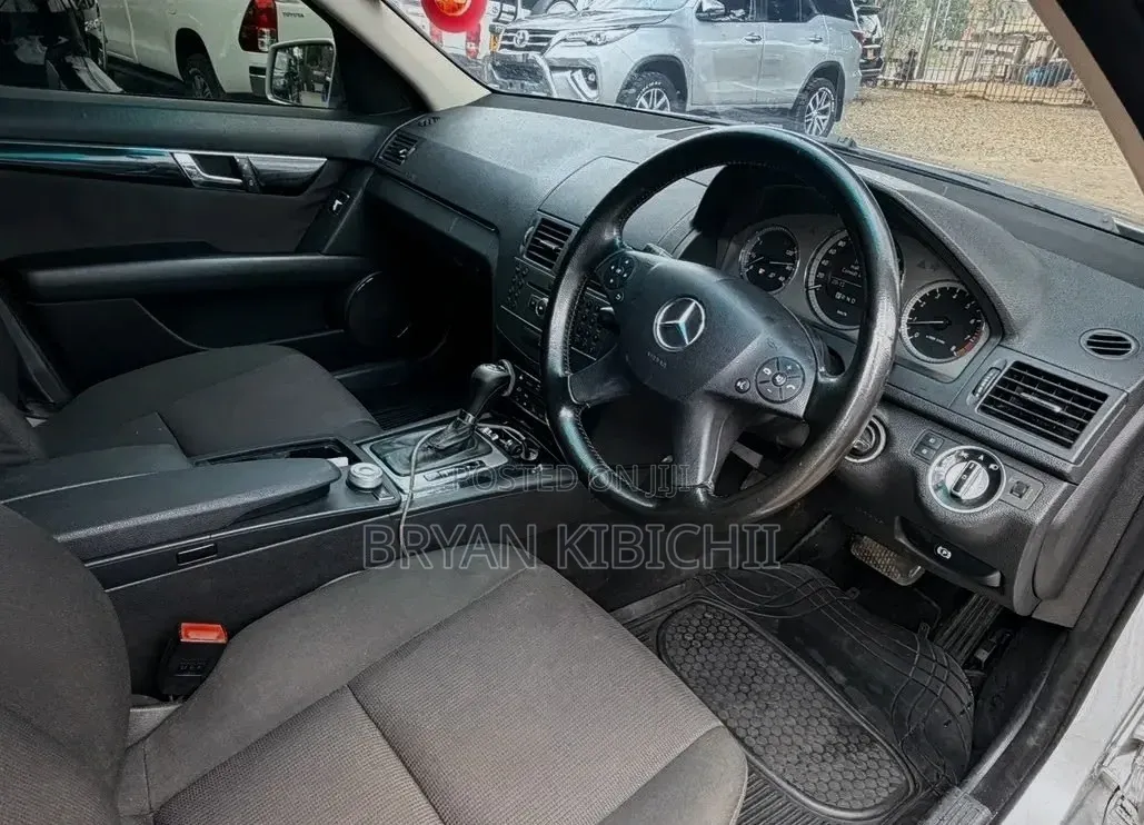 Mercedes-Benz C180 2011 Silver