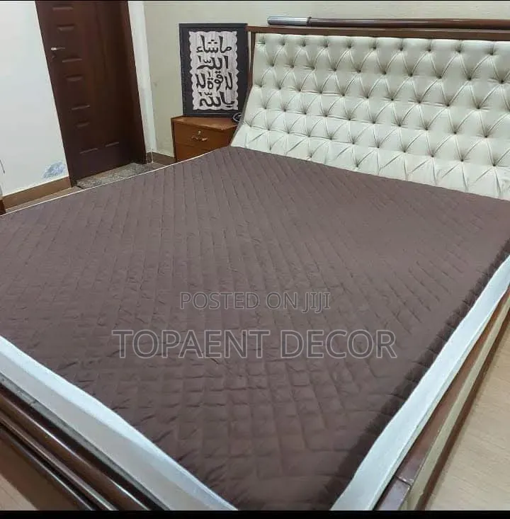 Beautiful Non Stains Waterproof Mattress Protector