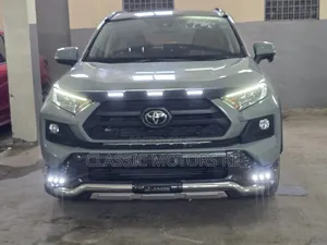 Toyota RAV4 2021 Green