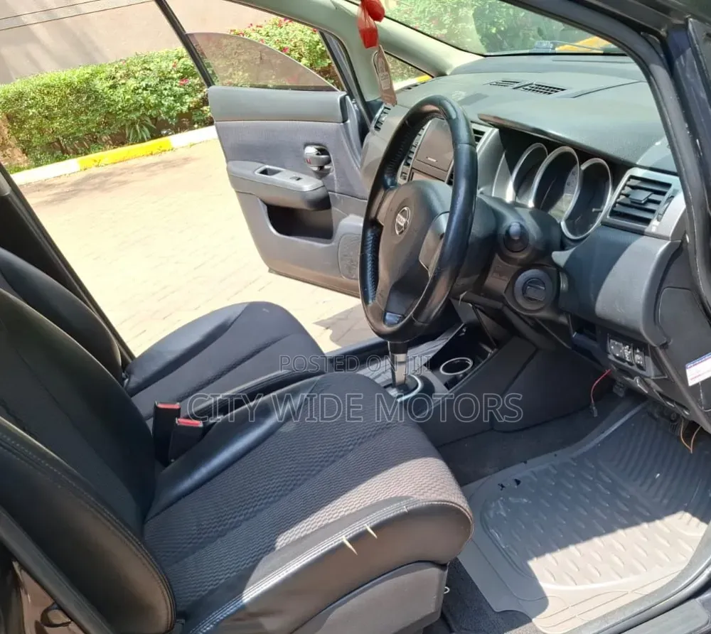 Nissan Tiida 2009 Black