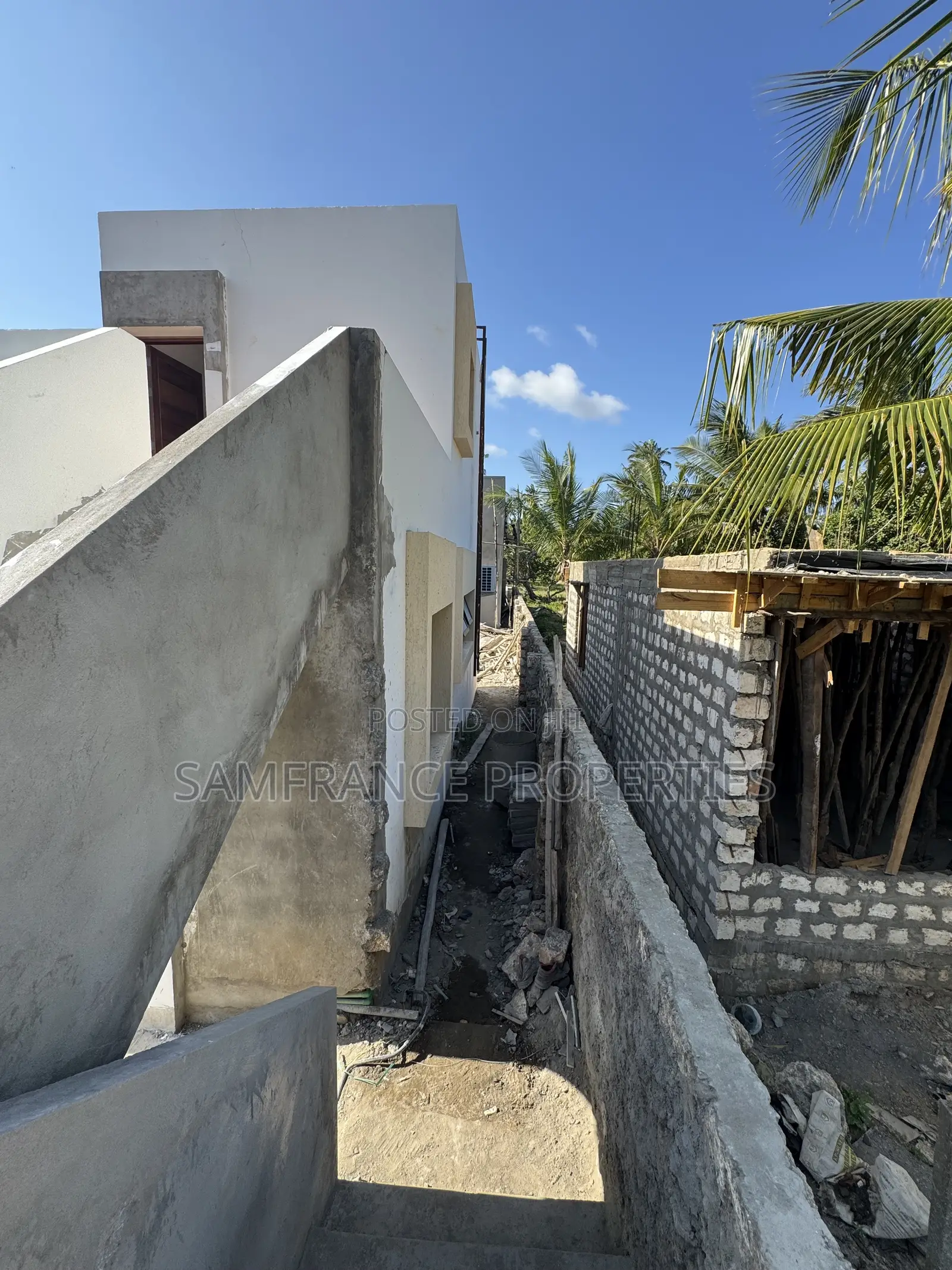 3bdrm Duplex in Boungan Villa, Kikambala for sale